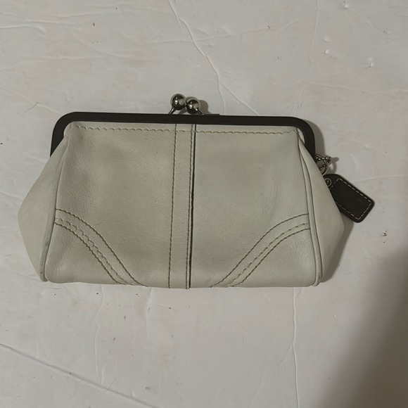 Coach Handbags - Vintage Coach kisslock wallet
